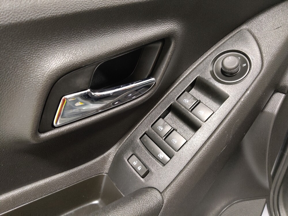 2020 Chevrolet Trax in Columbus, OH 43231 - 18120942 27