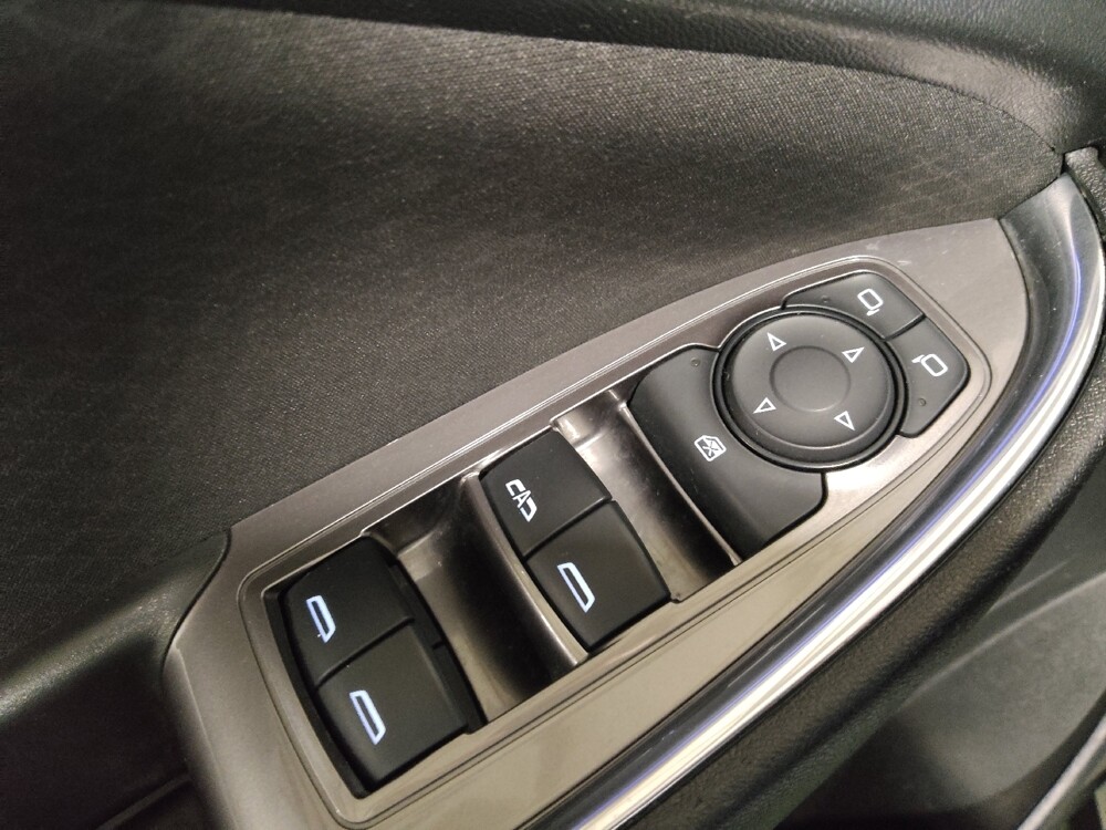 2018 Chevrolet Malibu in Lewisville, TX 75067 - 18120947 27