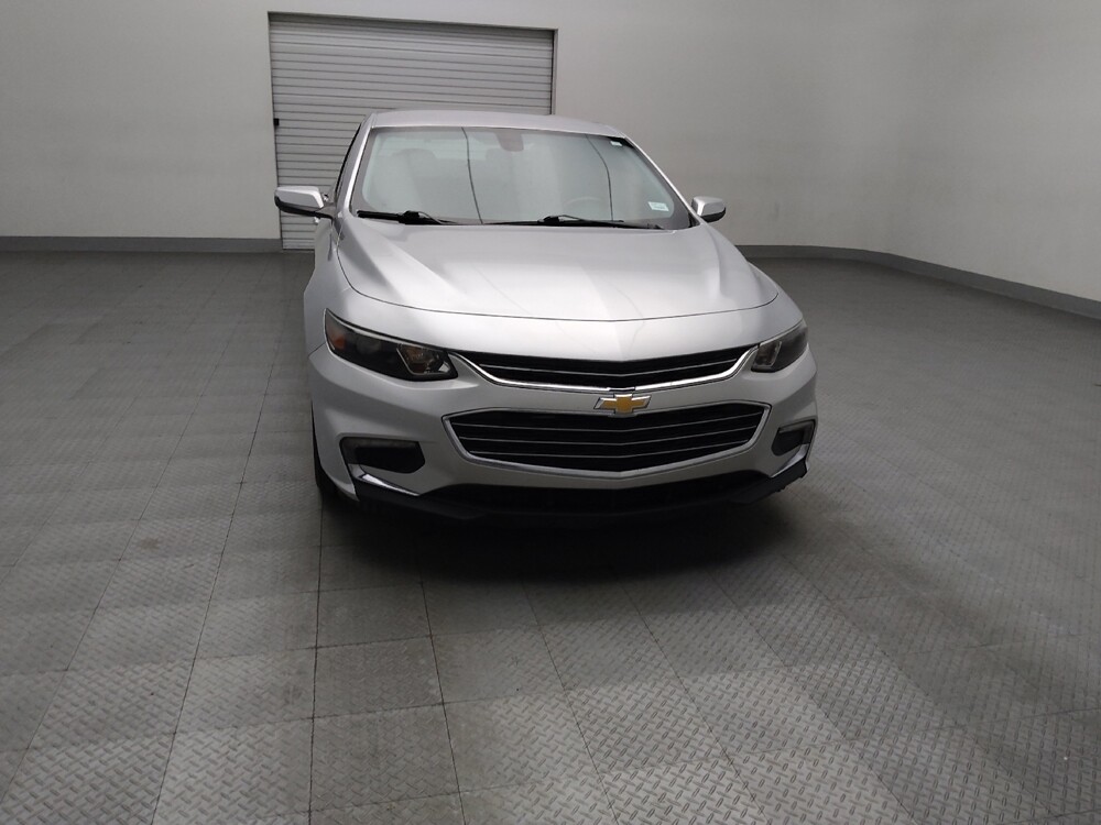 2018 Chevrolet Malibu in Lewisville, TX 75067 - 18120947 14