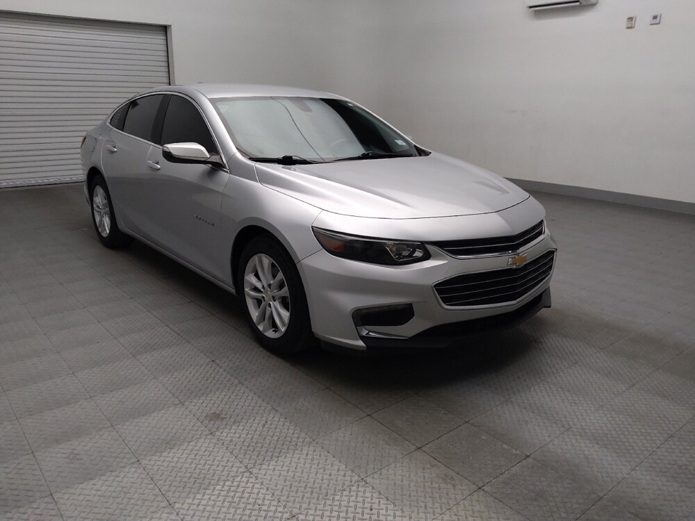 2018 Chevrolet Malibu in Lewisville, TX 75067 - 18120947 13