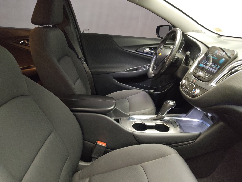 2018 Chevrolet Malibu in Lewisville, TX 75067 - 18120947 21