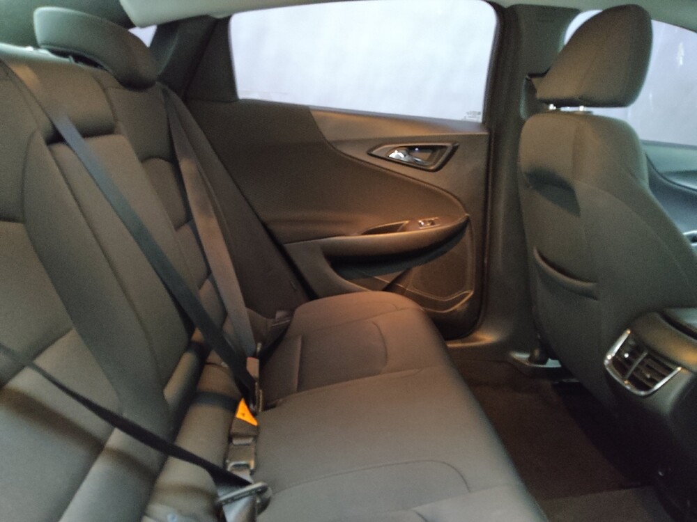 2018 Chevrolet Malibu in Lewisville, TX 75067 - 18120947 19