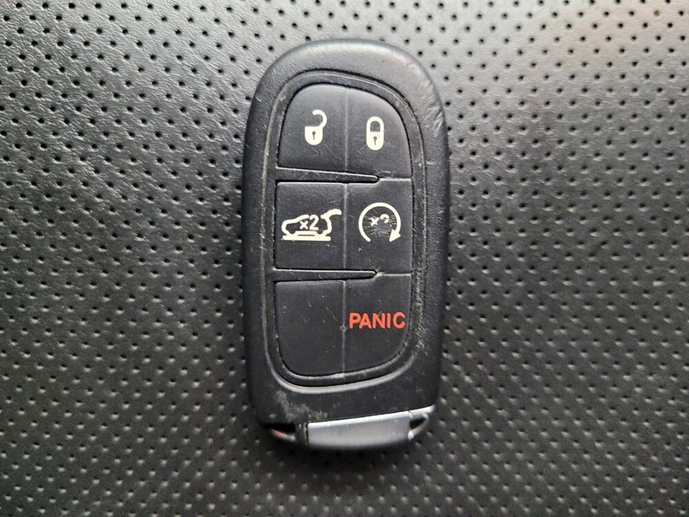 2021 Jeep Cherokee in Las Vegas, NV 89104 - 18120990 32