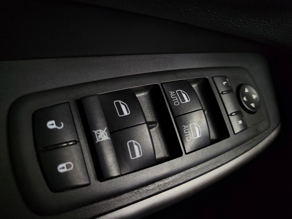 2021 Jeep Cherokee in Las Vegas, NV 89104 - 18120990 27