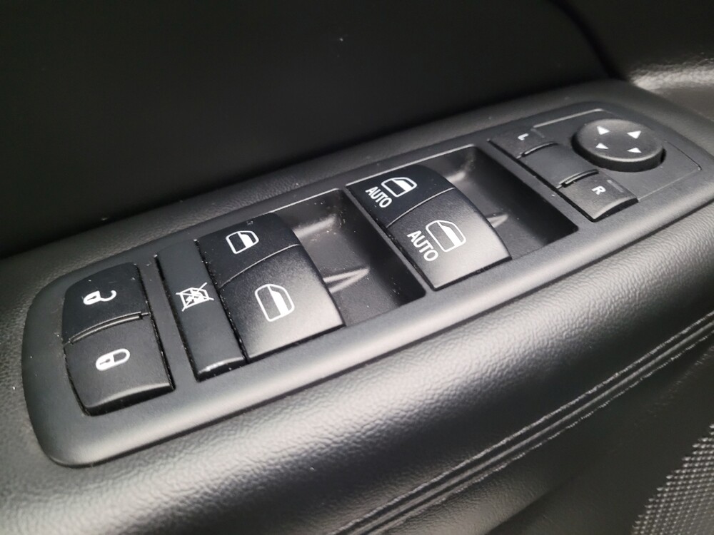 2018 Jeep Grand Cherokee in Fresno, CA 93726 - 18121016 27