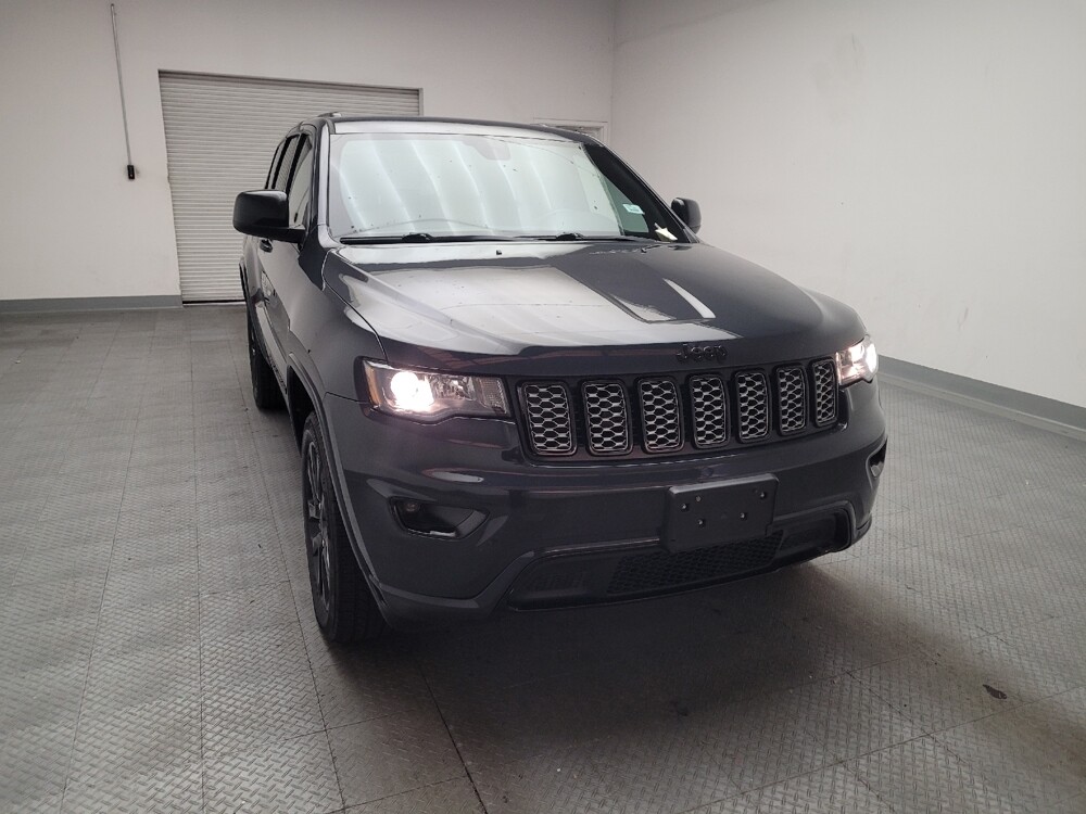 2018 Jeep Grand Cherokee in Fresno, CA 93726 - 18121016 14