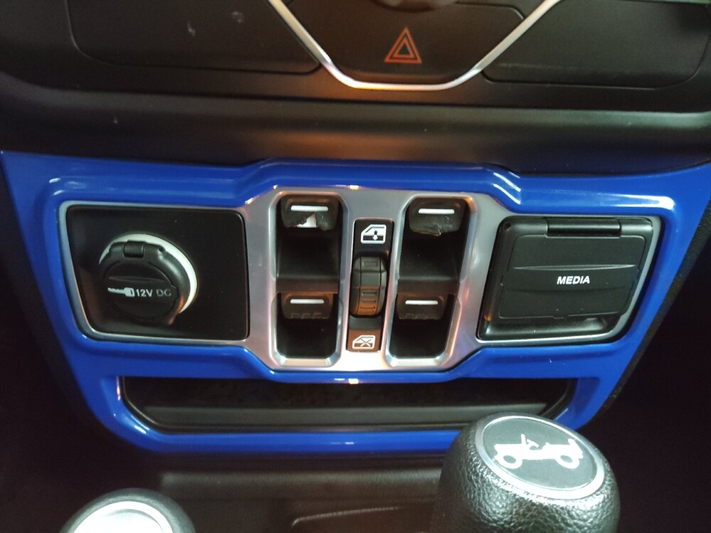 2018 Jeep Wrangler in St. Louis, MO 63136 - 18121024 27