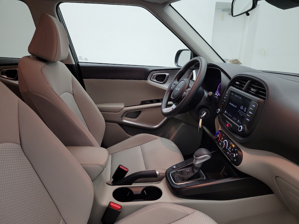 2025 Kia Soul in Tucson, AZ 85705 - 18121028 21
