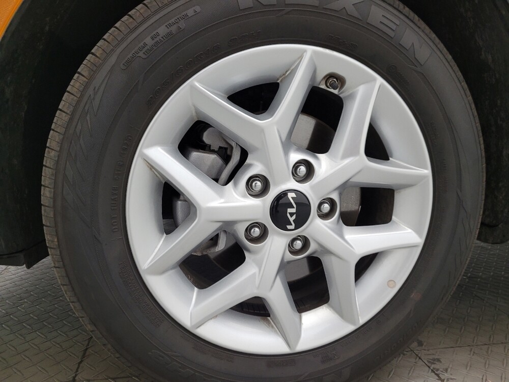 2025 Kia Soul in Tucson, AZ 85705 - 18121028 31