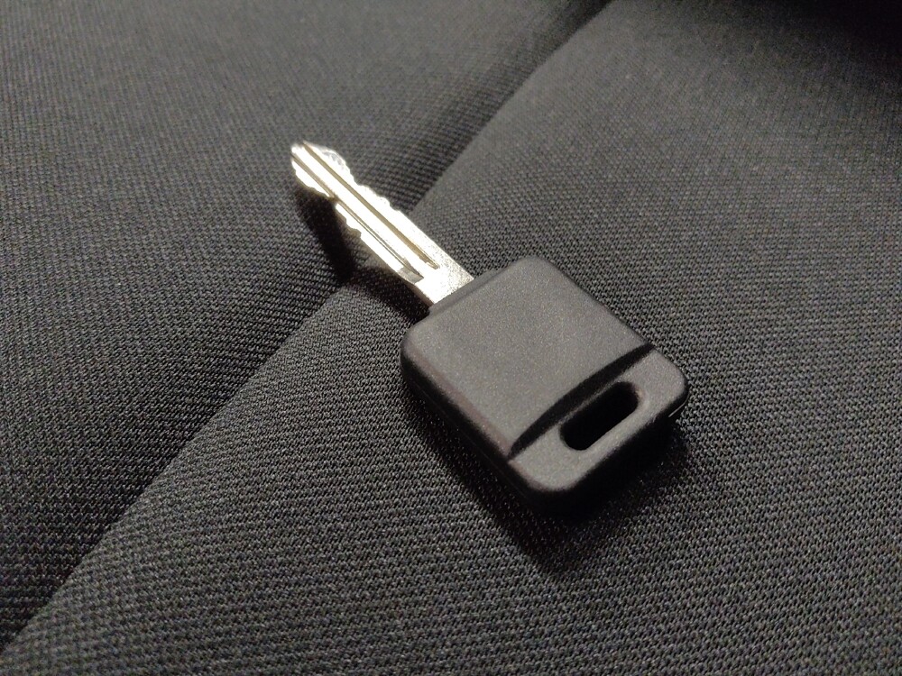 2025 Nissan Versa in Chandler, AZ 85225 - 18121044 32