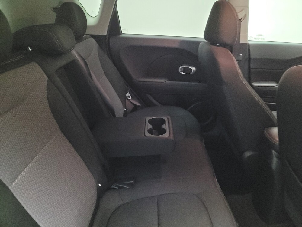 2019 Kia Soul in Downey, CA 90241 - 18121048 19