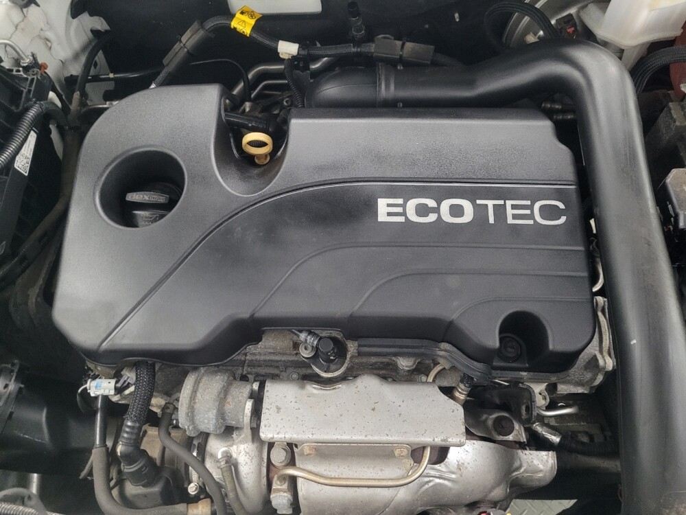 2020 Chevrolet Equinox in Indianapolis, IN 46219 - 18121071 30