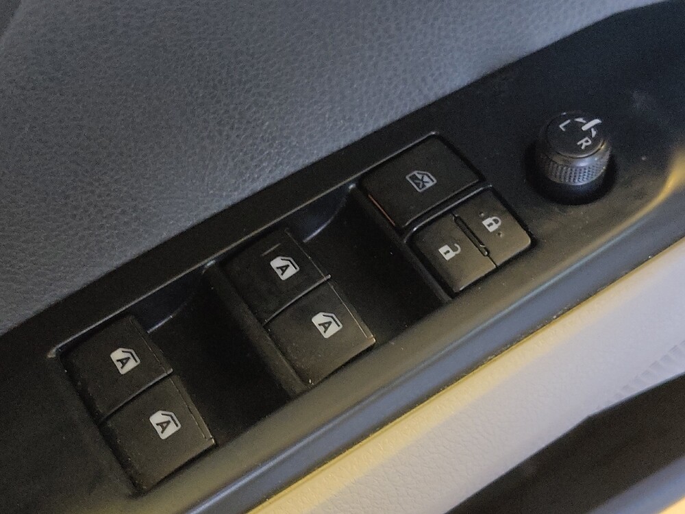 2019 Toyota Camry in Tyler, TX 75701 - 18121074 27