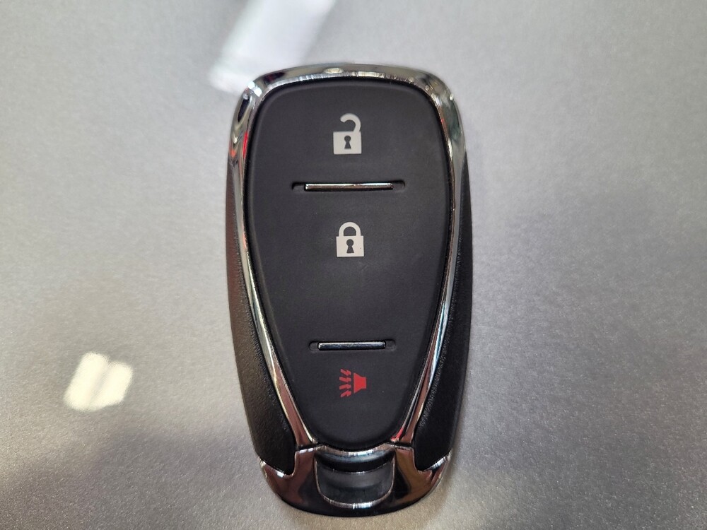 2020 Chevrolet Equinox in Fresno, CA 93726 - 18121078 32