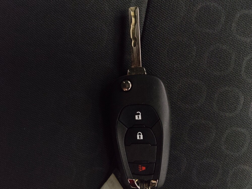 2020 Chevrolet Trax in Des Moines, IA 50310 - 18121080 32