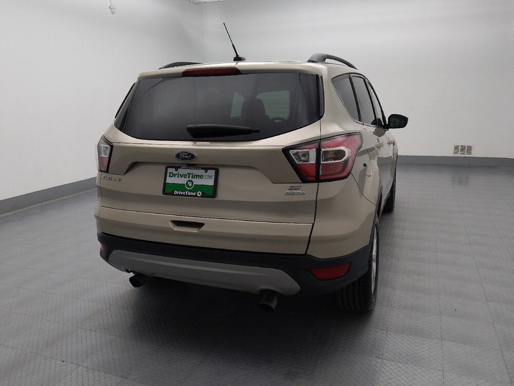 2017 Ford Escape in St. Louis, MO 63136 - 18121083 7