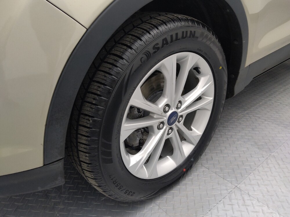 2017 Ford Escape in St. Louis, MO 63136 - 18121083 31