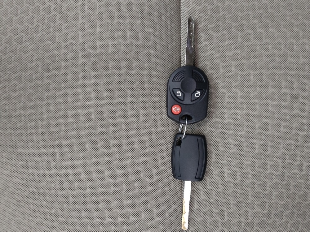 2017 Ford Escape in St. Louis, MO 63136 - 18121083 32