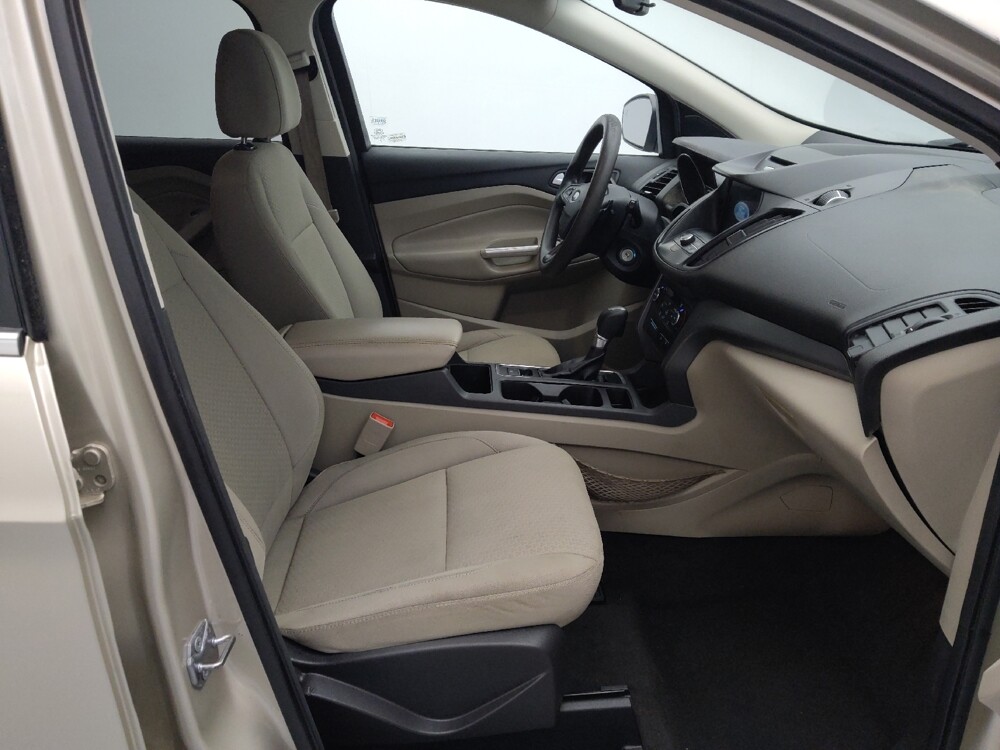 2017 Ford Escape in St. Louis, MO 63136 - 18121083 21