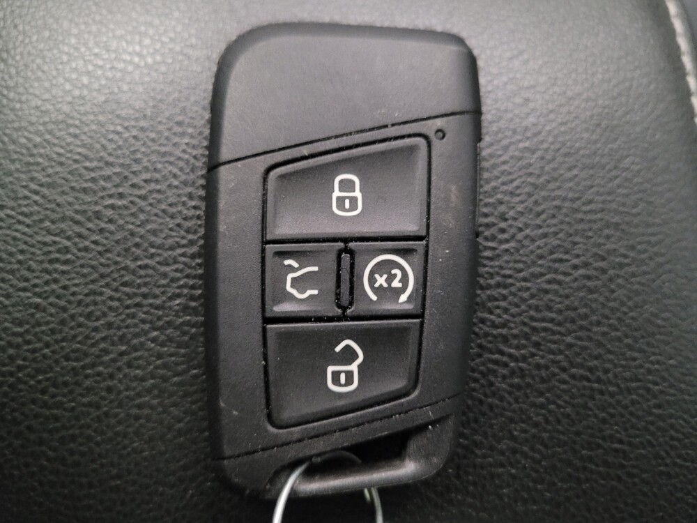 2022 Volkswagen Tiguan in Montclair, CA 91763 - 18121092 32