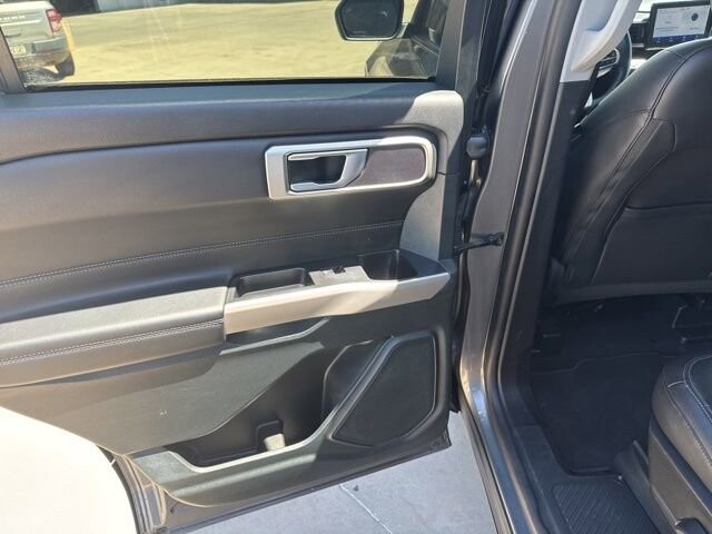 2023 Ford Explorer in Winslow, AZ 86046 - 18121122 22