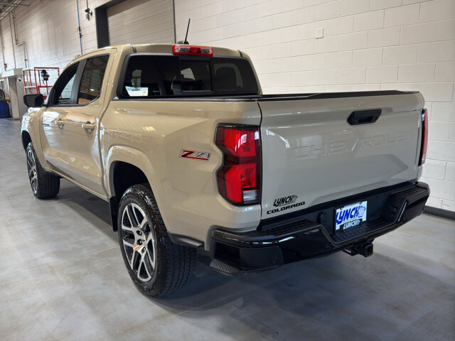 2023 Chevrolet Colorado in Burlington, WI 53105 - 18121142 3