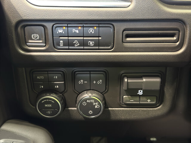 2023 Chevrolet Tahoe in Burlington, WI 53105 - 18121148 34