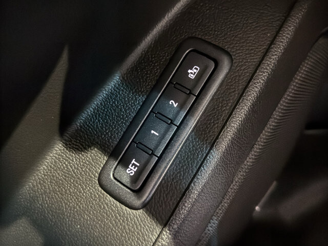 2018 GMC Yukon in Burlington, WI 53105 - 18121149 36