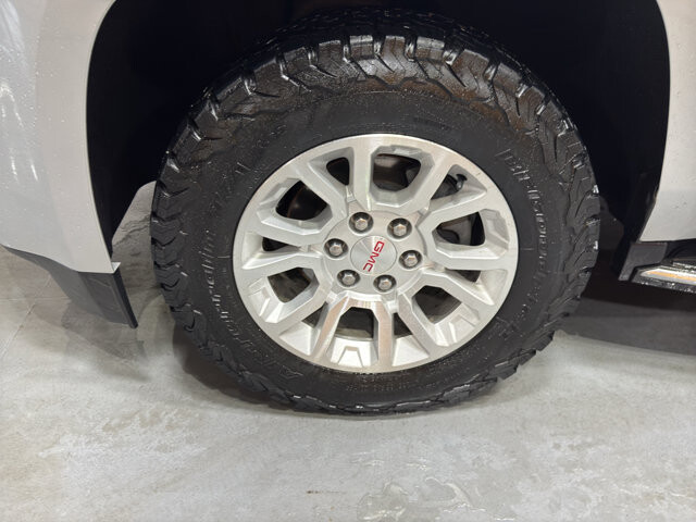 2018 GMC Yukon in Burlington, WI 53105 - 18121149 9