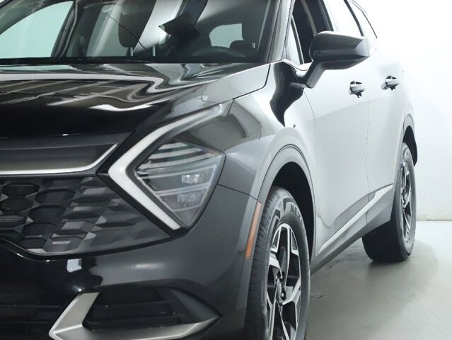 2025 Kia Sportage in Bedford, OH 44146 - 18121162 4