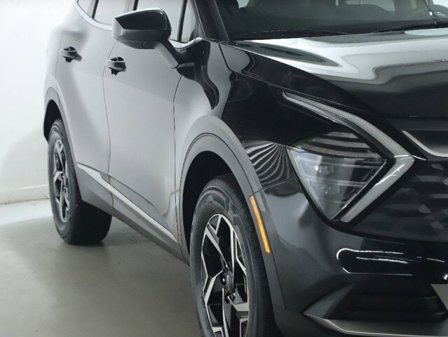 2025 Kia Sportage in Bedford, OH 44146 - 18121162 8