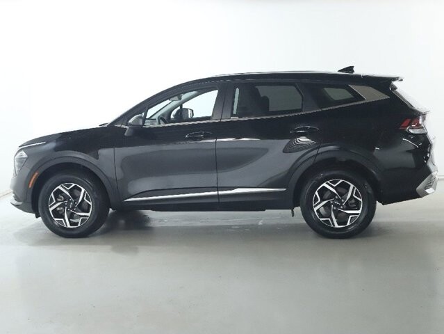 2025 Kia Sportage in Bedford, OH 44146 - 18121162 40