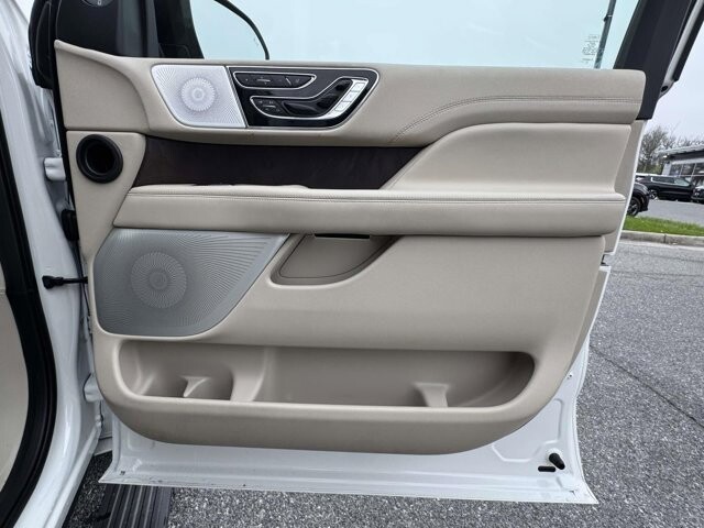 2020 Lincoln Navigator in Winchester, VA 22602 - 18121184 8