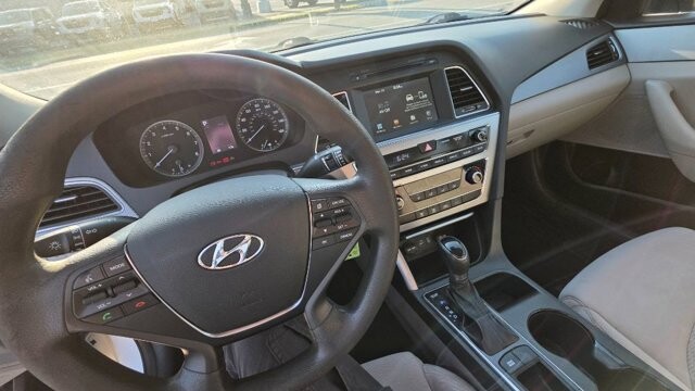 2016 Hyundai Sonata in Cartersville, GA 30120 - 18121186 10