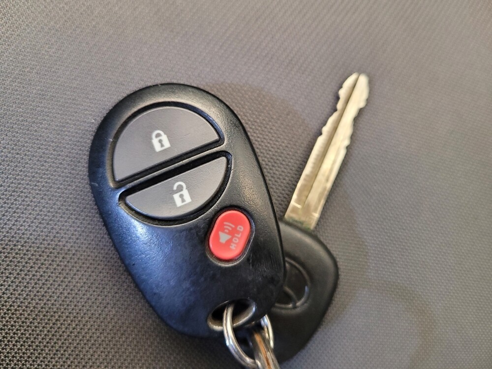 2014 Toyota Tundra in Louisville, KY 40258 - 18121234 32