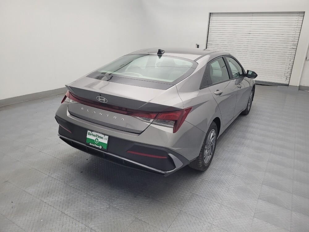 2024 Hyundai Elantra in Raleigh, NC 27604 - 18121253 7