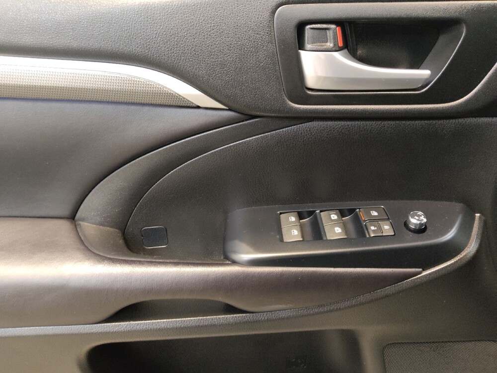 2017 Toyota Highlander in Cincinnati, OH 45255 - 18121285 27