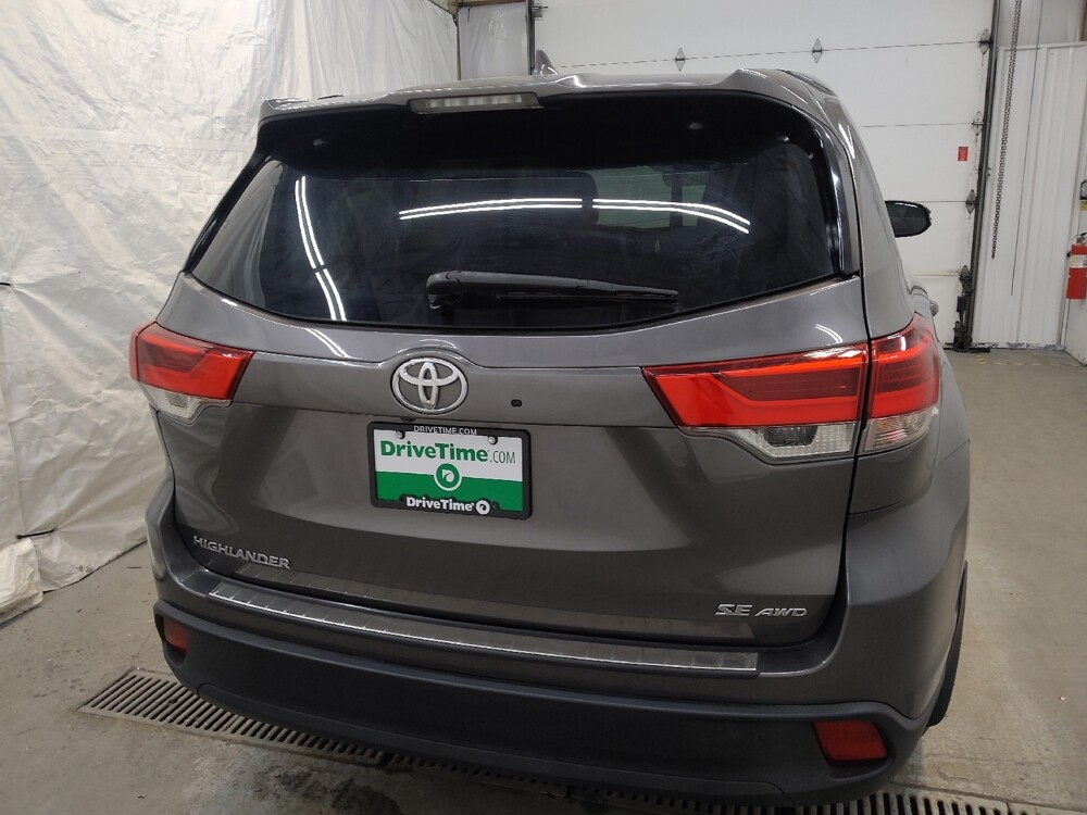 2017 Toyota Highlander in Cincinnati, OH 45255 - 18121285 7