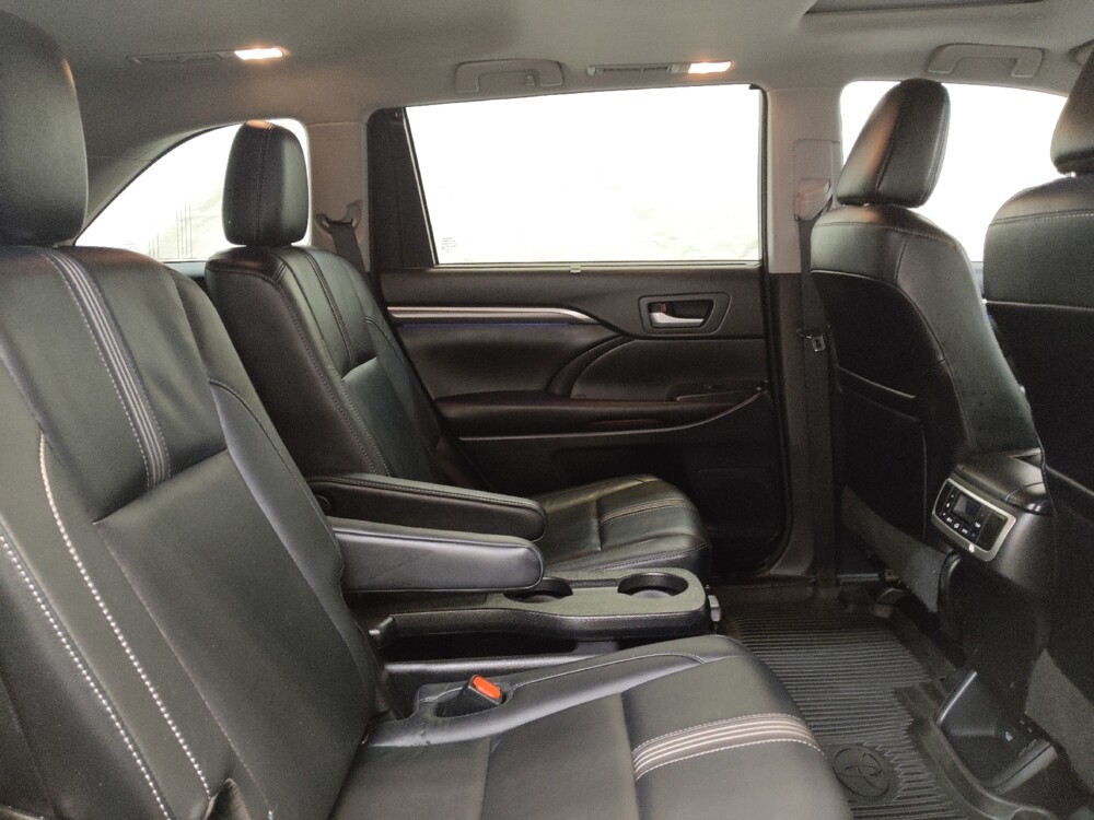 2017 Toyota Highlander in Cincinnati, OH 45255 - 18121285 19