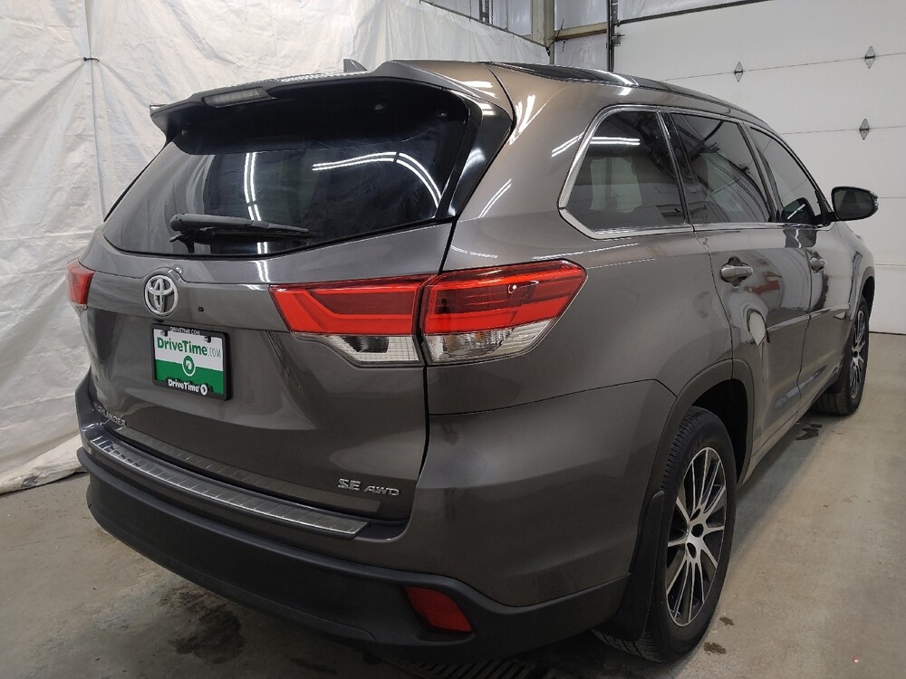 2017 Toyota Highlander in Cincinnati, OH 45255 - 18121285 9