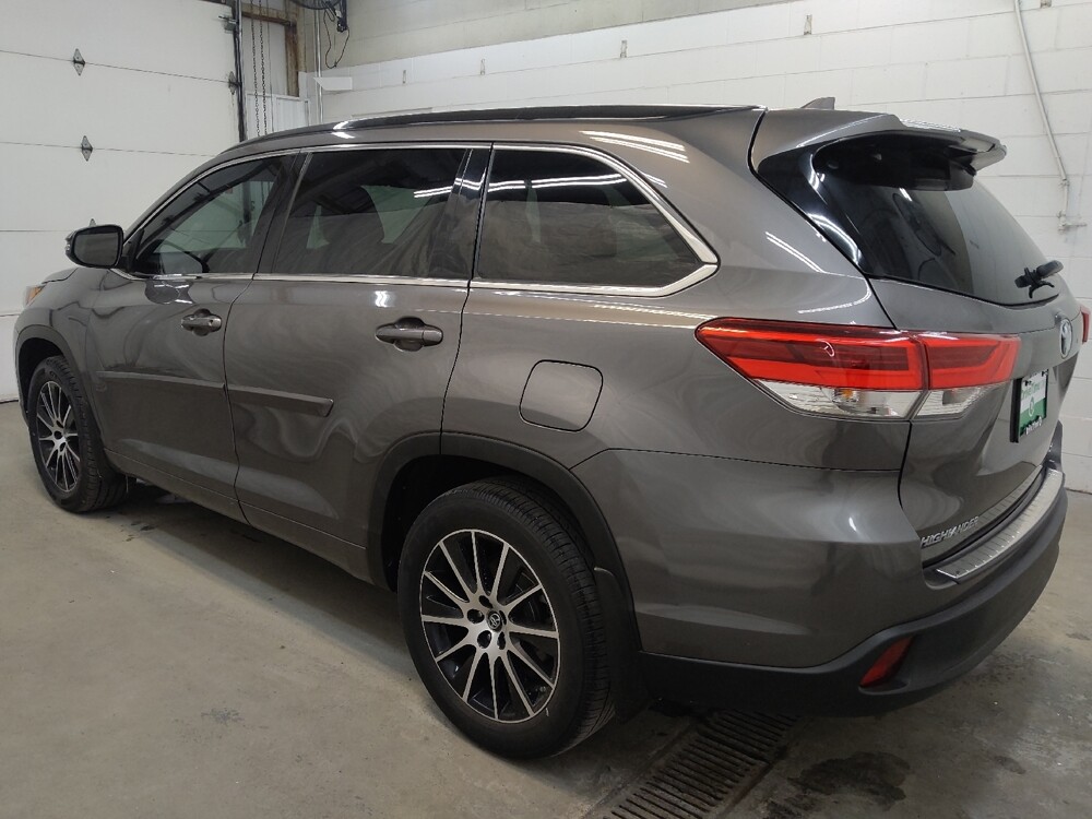 2017 Toyota Highlander in Cincinnati, OH 45255 - 18121285 3