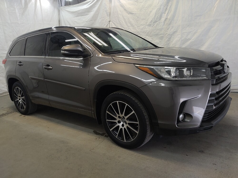 2017 Toyota Highlander in Cincinnati, OH 45255 - 18121285 11