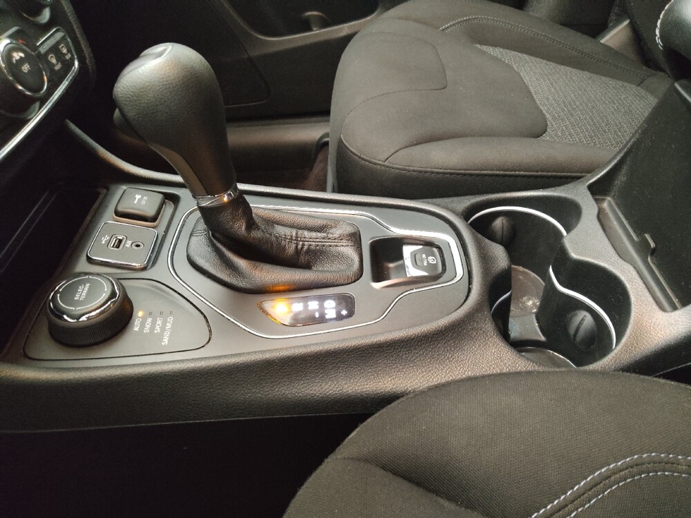 2019 Jeep Cherokee in Lombard, IL 60148 - 18121310 26