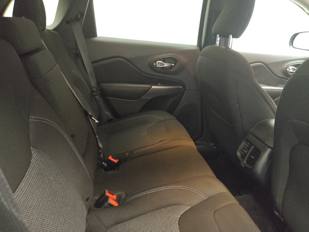 2019 Jeep Cherokee in Lombard, IL 60148 - 18121310 19