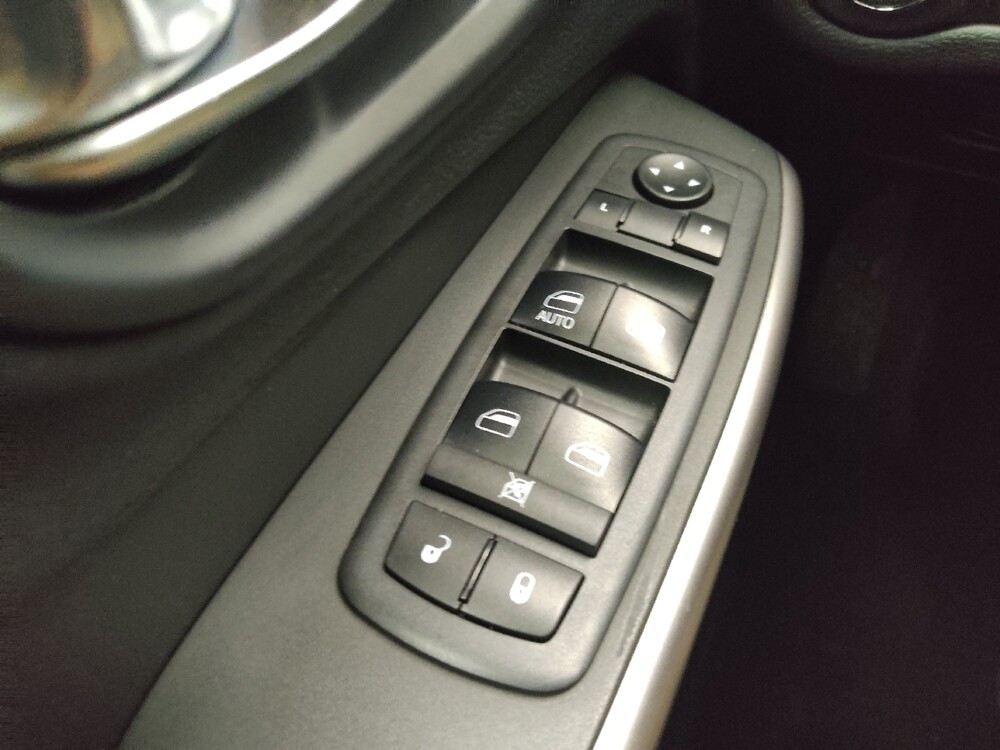 2019 Jeep Cherokee in Lombard, IL 60148 - 18121310 27