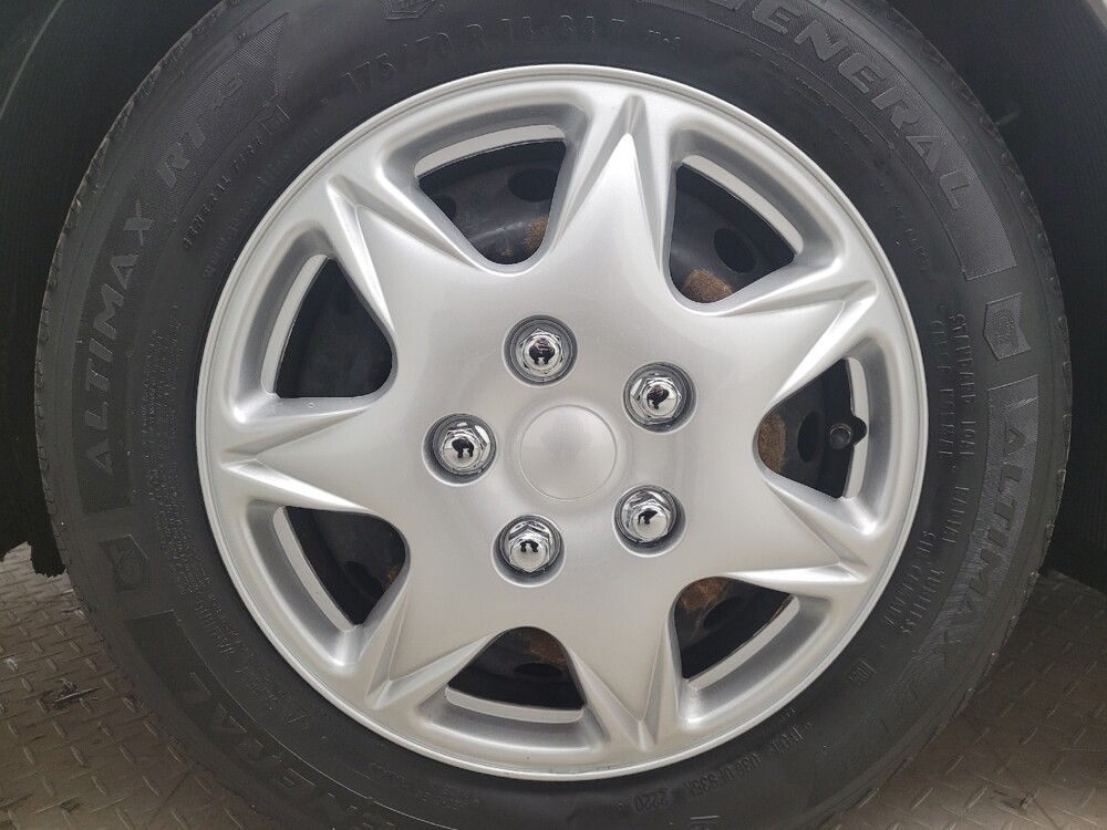 2017 Hyundai Accent in Eastpointe, MI 48021 - 18121314 31