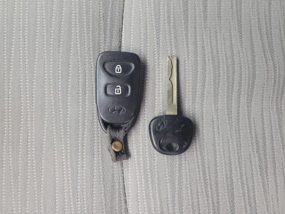 2017 Hyundai Accent in Eastpointe, MI 48021 - 18121314 32