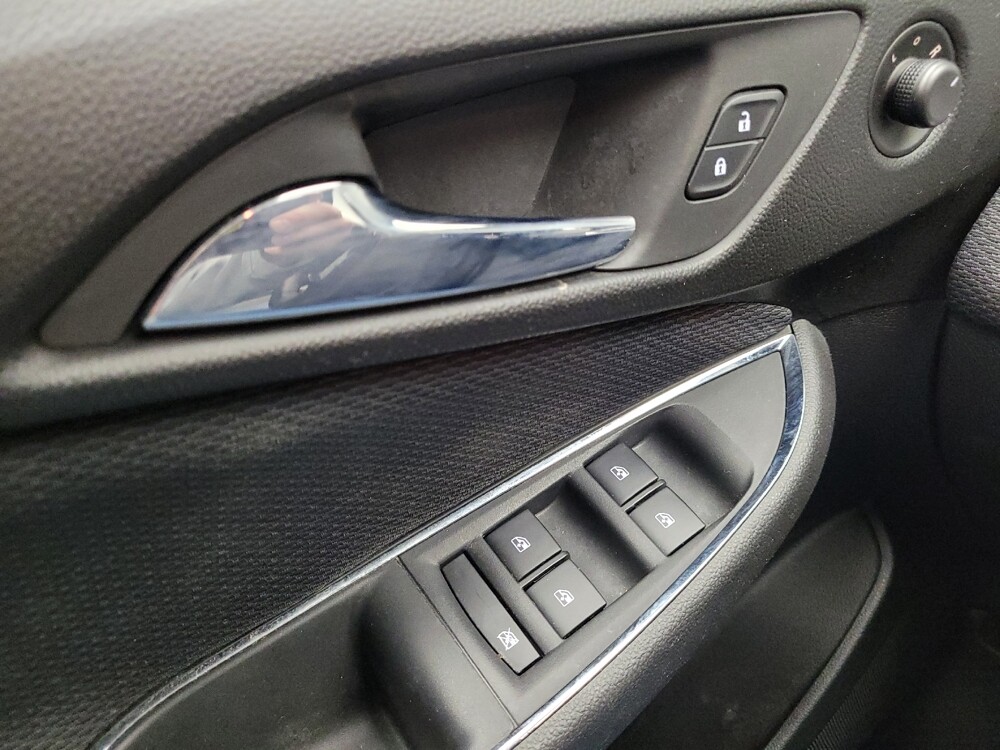 2018 Chevrolet Cruze in Taylor, MI 48180 - 18121315 27