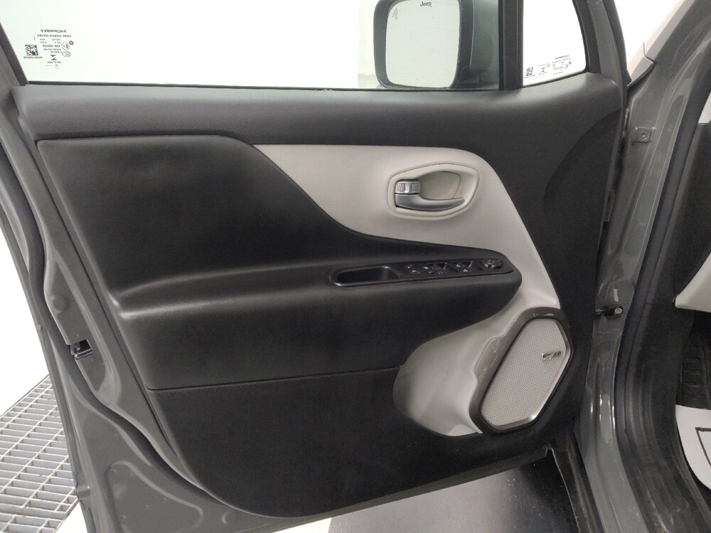 2021 Jeep Renegade in St. Louis, MO 63136 - 18121329 27