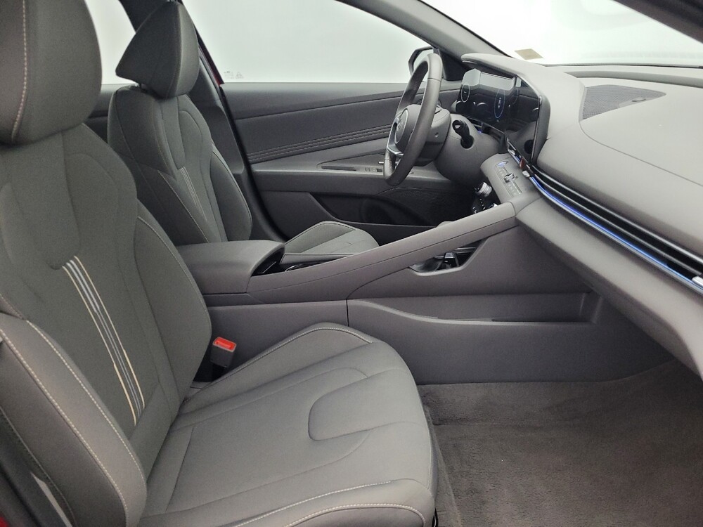 2025 Hyundai Elantra in Orlando, FL 32808 - 18121339 21